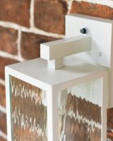 Close-up of the Contemporary Top Fix Bracket Close-up of the Contemporary Top Fix Bracket