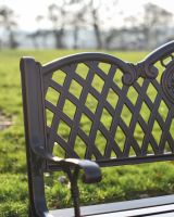 Lattice Design On The Snowshill Garden Bench