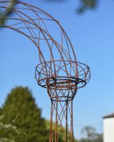 Close-up of the design on the Top of the "Alauna" Rustic Rose Arch Close-up of the design on the Top of the "Alauna" Rustic Rose Arch