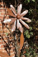 Rustic Daisy Metal Garden Flower Support