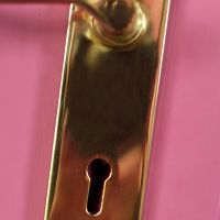 Brass Victorian Curved Handle Deluxe Keyhole Close-Up Brass Victorian Curved Handle Deluxe Keyhole Close-Up