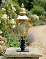 Digital Illustration of the 64cm Polished Brass Harrogate Pillar Light and Lantern Set from a Face on View