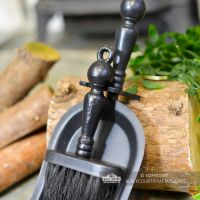 Handles on the Pan & Brush Set Handles on the Pan & Brush Set