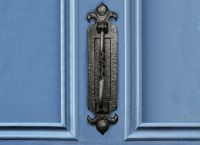 Vertical Fleur de Lys Cast Iron Door Knocker and Letter Plate Vertical Fleur de Lys Cast Iron Door Knocker and Letter Plate