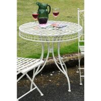 Round Table in Situ in the Garden