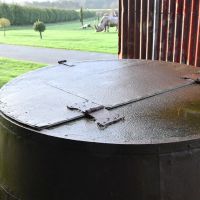 Hinged Lid on the Top of the Planter