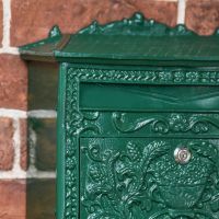 Close-Up of Green Finish on "Horncastle Abbey" Green Wall Mounted Post Box