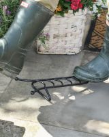 Scale image of boot jack in use