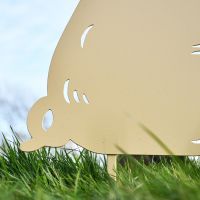 Close up of ground spike on Pig Silhouette 