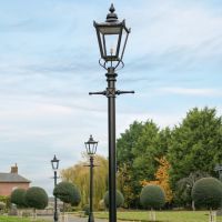 traditional Victorian driveway lighting