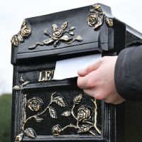 View of aperture on "Balmoral Rosette" Post Box View of aperture on "Balmoral Rosette" Post Box