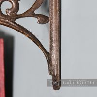 Close-up of the Bottom of the Shelf Bracket