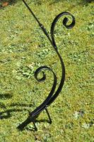 New Forest Leaf Design Bird Bath & Feeder