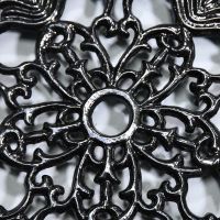 Black Cast Iron Flower Trivet Centre Close-Up Black Cast Iron Flower Trivet Centre Close-Up
