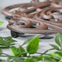 Rustic Kettle Shaped Cast Iron Trivet Feet Rustic Kettle Shaped Cast Iron Trivet Feet