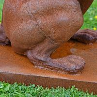 Close up of base and foot detailing 