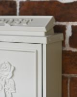 "Oxford Rose" Cream Wall Mounted Post Box Corner Detail