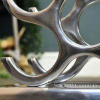 Close-up of the Polished Aluminium Finish