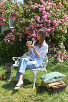 Rose design white metal bench scale. Rose design white metal bench scale.