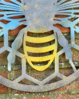 Close up of Rustic Bee and Honeycomb Wall Art Abdomen