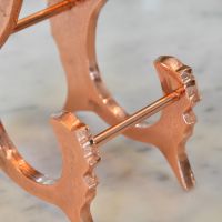 Close up of curved searhose tail 