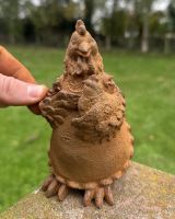 Scale image of rustic mother hen and chick garden sculpture Scale image of rustic mother hen and chick garden sculpture