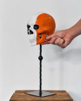 Scale image of Freestanding Irish Flag Skull Ornament
