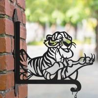 Steel Hanging Basket Bracket with Cartoon Fearsome Tiger Topper Steel Hanging Basket Bracket with Cartoon Fearsome Tiger Topper