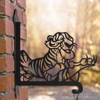 Steel Cartoon Fearsome Tiger Hanging Basket Bracket in Situ Steel Cartoon Fearsome Tiger Hanging Basket Bracket in Situ