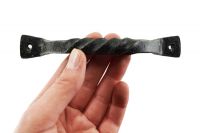 Swirl handle iron pull