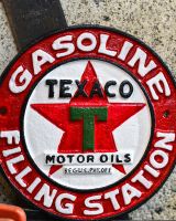 Close up of Texaco Vintage Style Cast Iron Sign finish