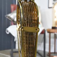 Close up of fan and closing latch 