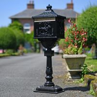 Freestanding driveway secure post box Freestanding driveway secure post box