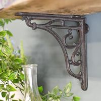 Cast iron bracket for living room shelf