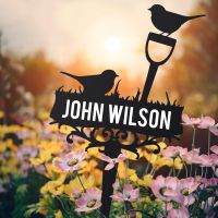 Robin on Spade Memorial Spike with Name 