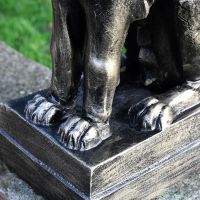 Close up of Cat Griffin feet and base Close up of Cat Griffin feet and base