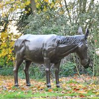 Reverse view of garden sculpture 