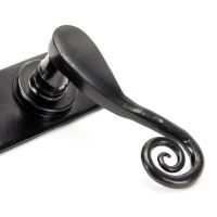 Ververt Black Monkey Tail Lever Handle Set With Key Hole Showing a Close up of the Handle Ververt Black Monkey Tail Lever Handle Set With Key Hole Showing a Close up of the Handle