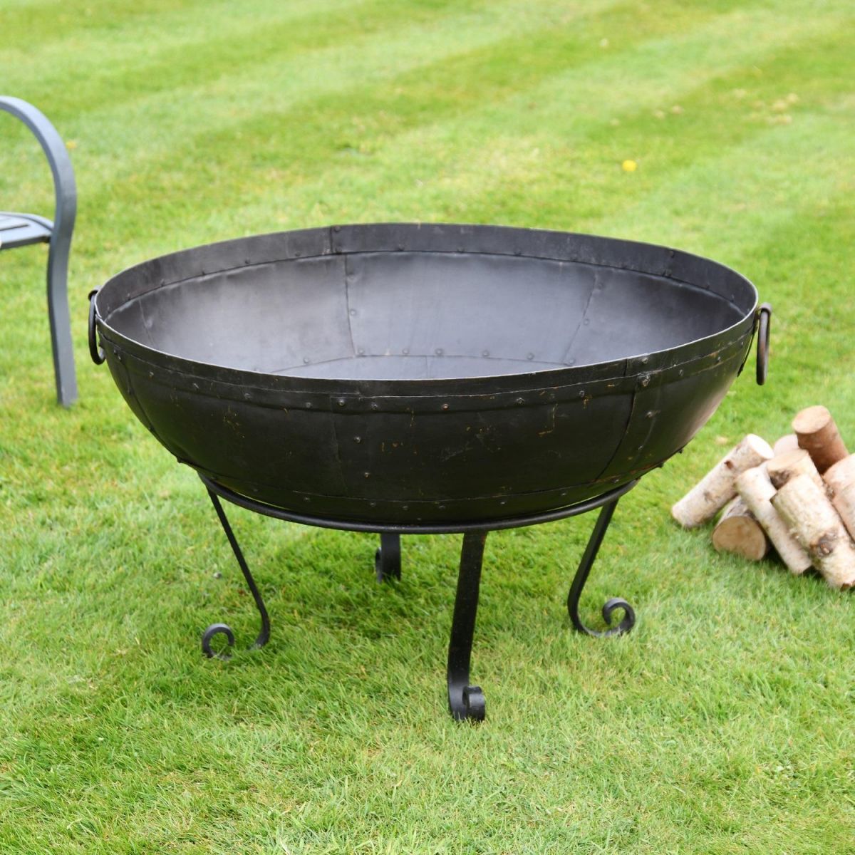100cm Kadai Bowl with stand in situ 