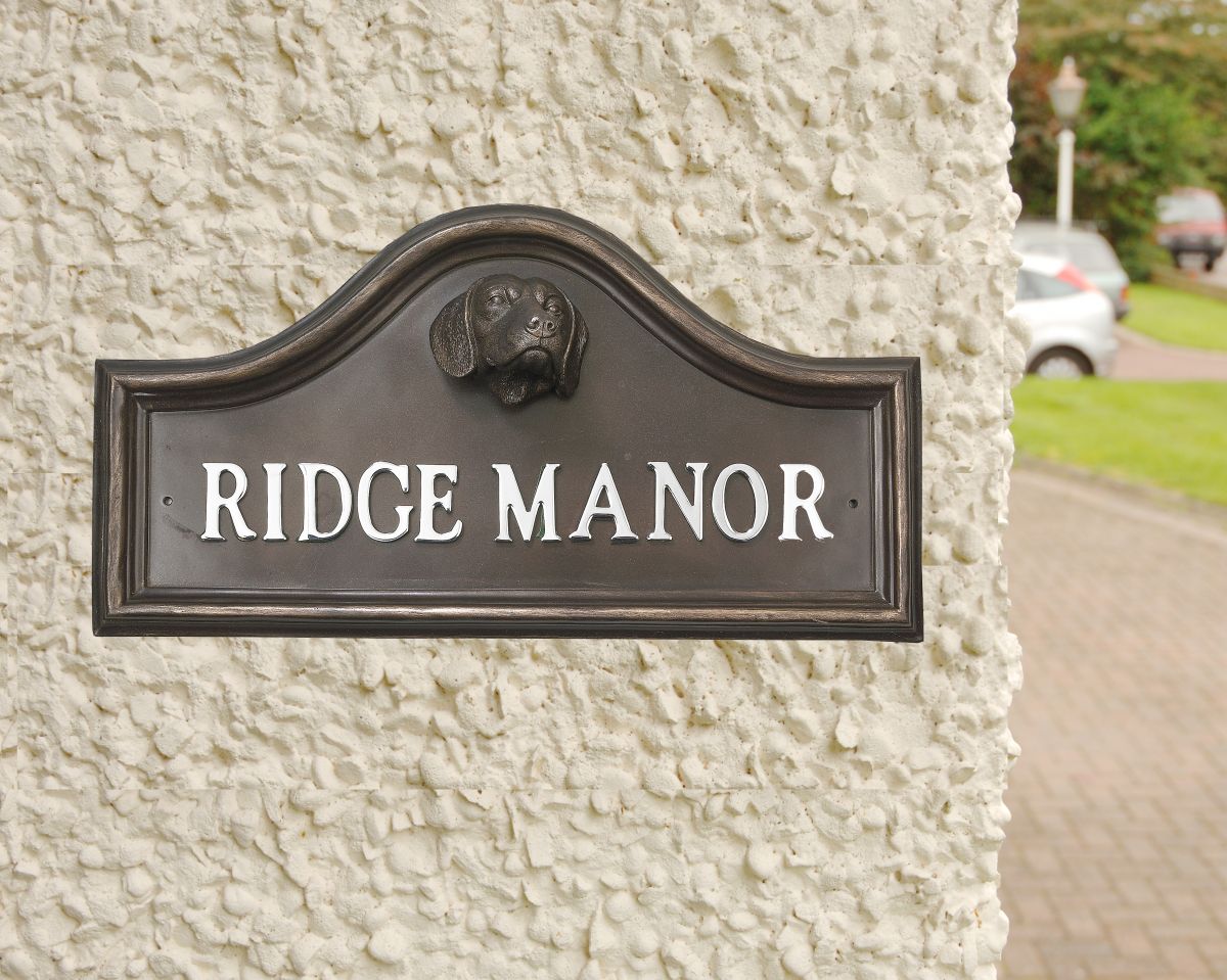 Beagle house name plaque