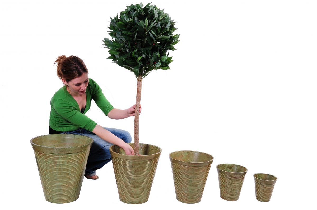 New Moon Lodge contemporary aluminium planters finished in “Serengeti sunset”