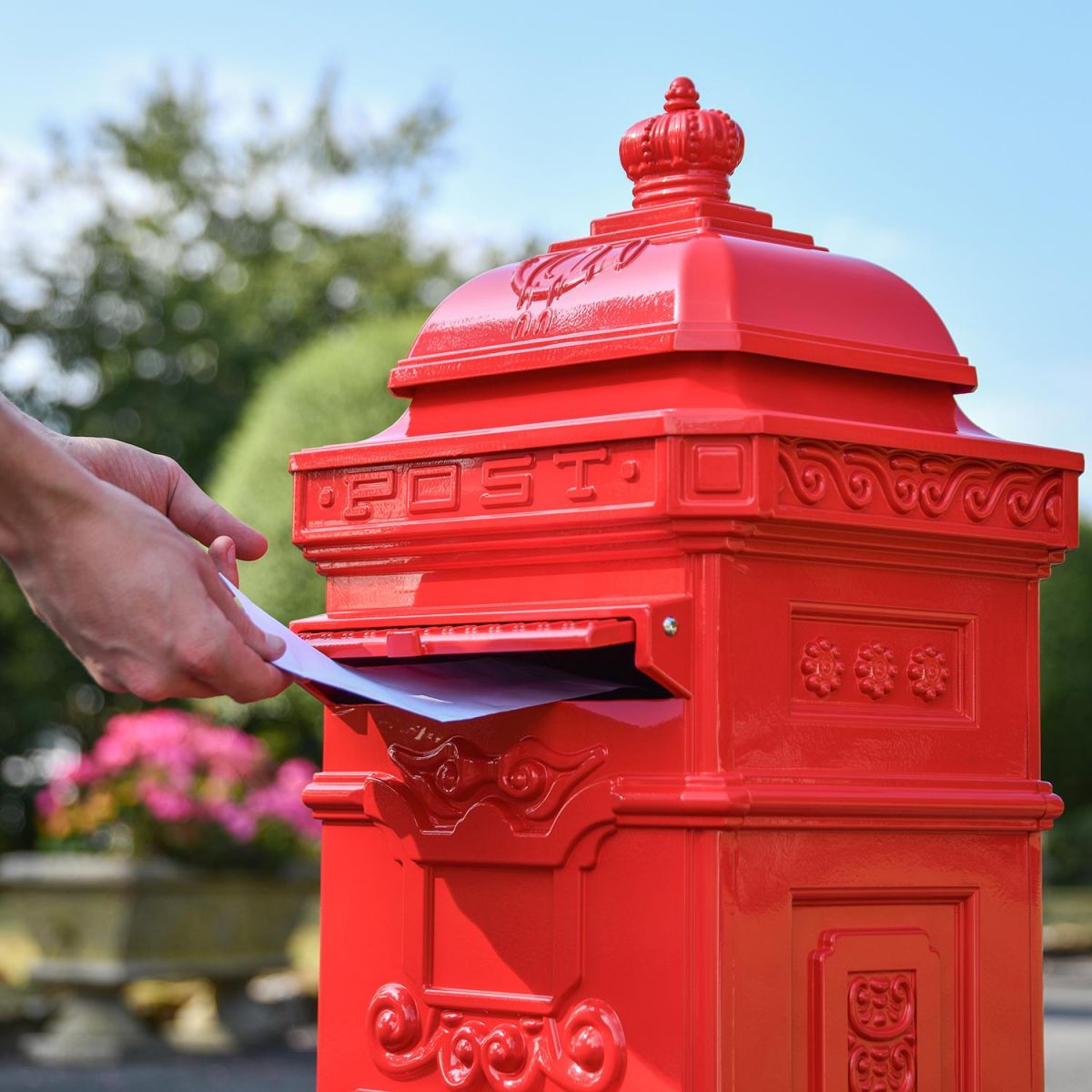 “Cherrywood Blush” Red Camden Free Standing Post Box to Scale