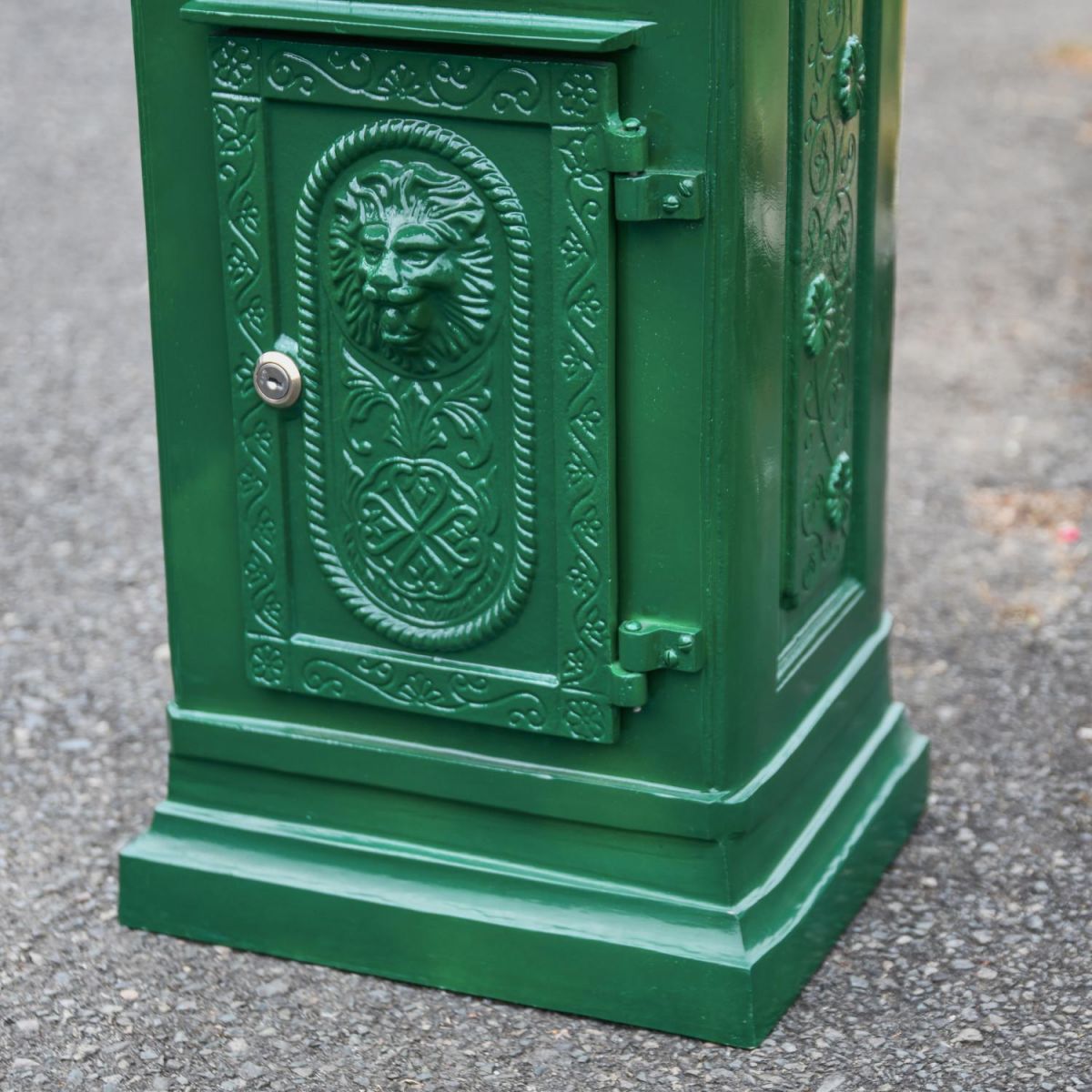 Close-Up of Freestanding Base on “Woodland Ivy” Green Camden Deluxe Free Standing Post Box