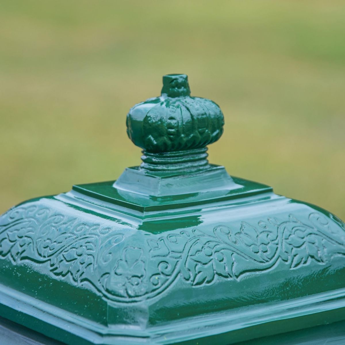 Close-Up of Finish on “Woodland Ivy” Green Camden Deluxe Free Standing Post Box