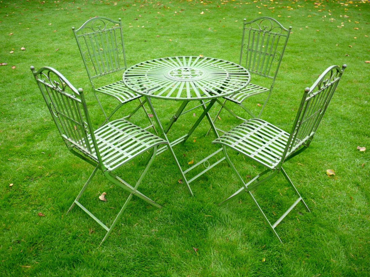"Heronsall" Antique Green Four Seat Circular Table Set