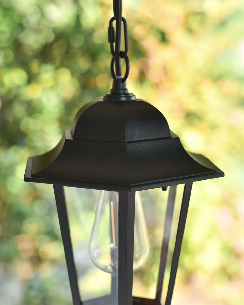 Traditional Design on the Lid of the Lantern