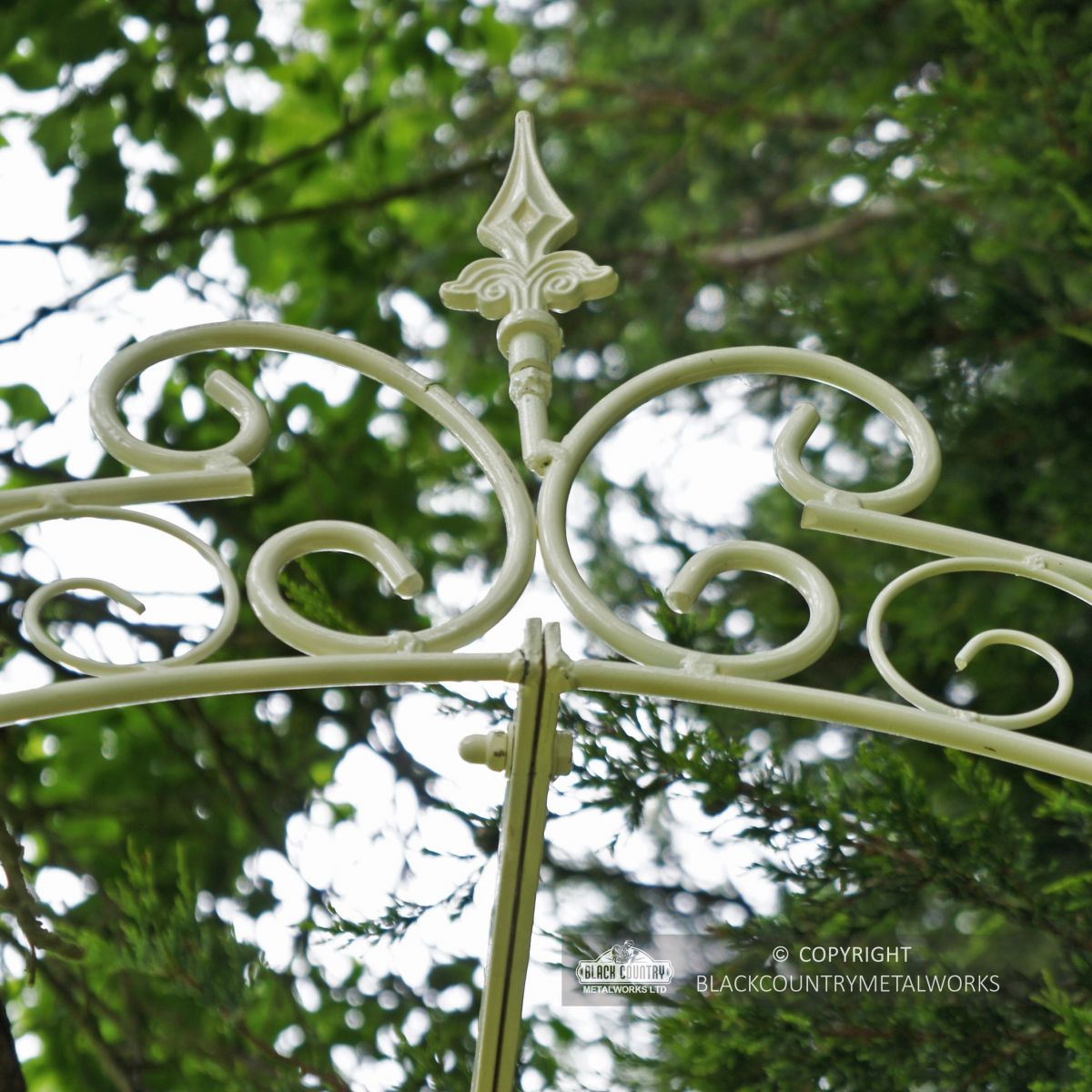 Detailed image of finial on top of archway
