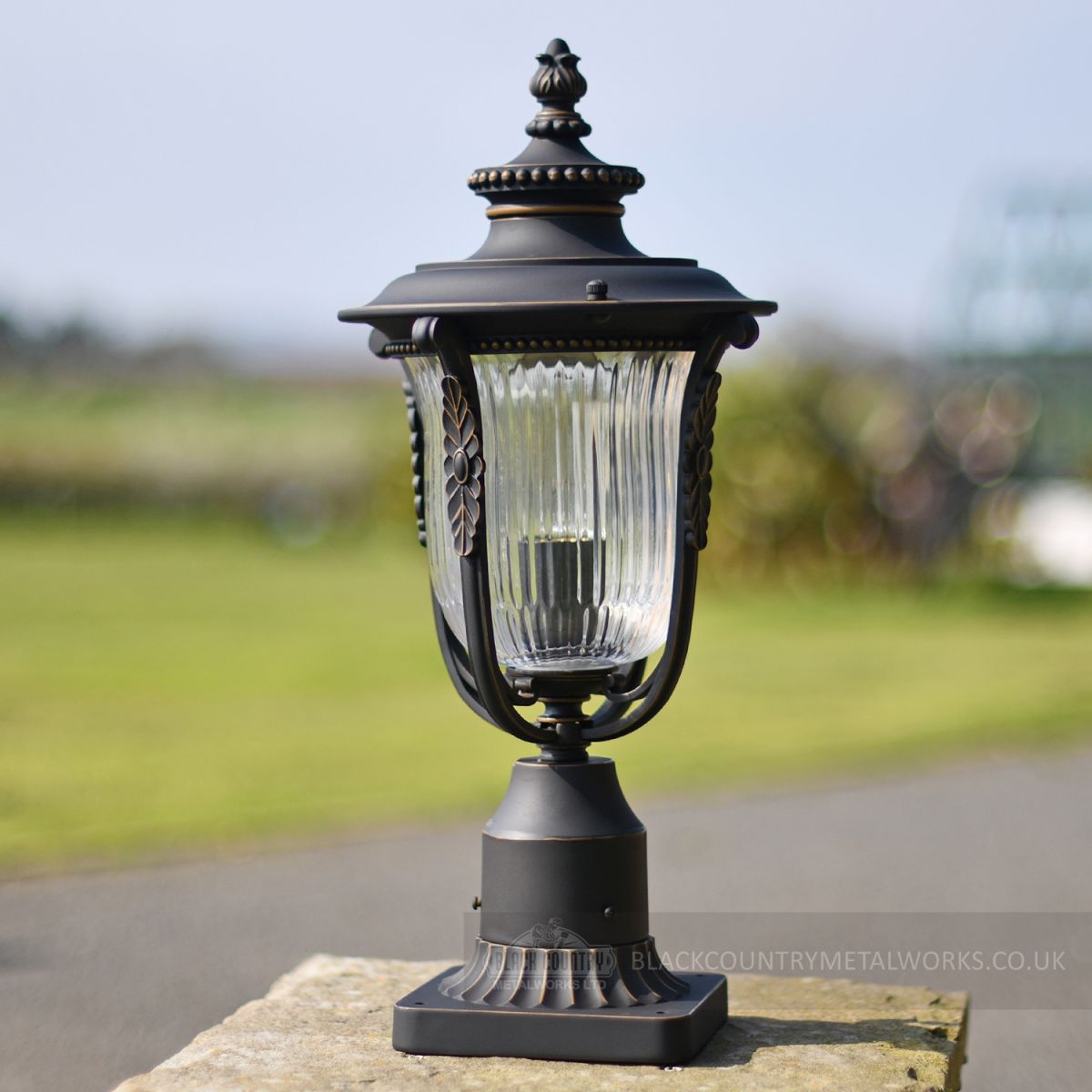 Classical style pillar light with floral detailing
