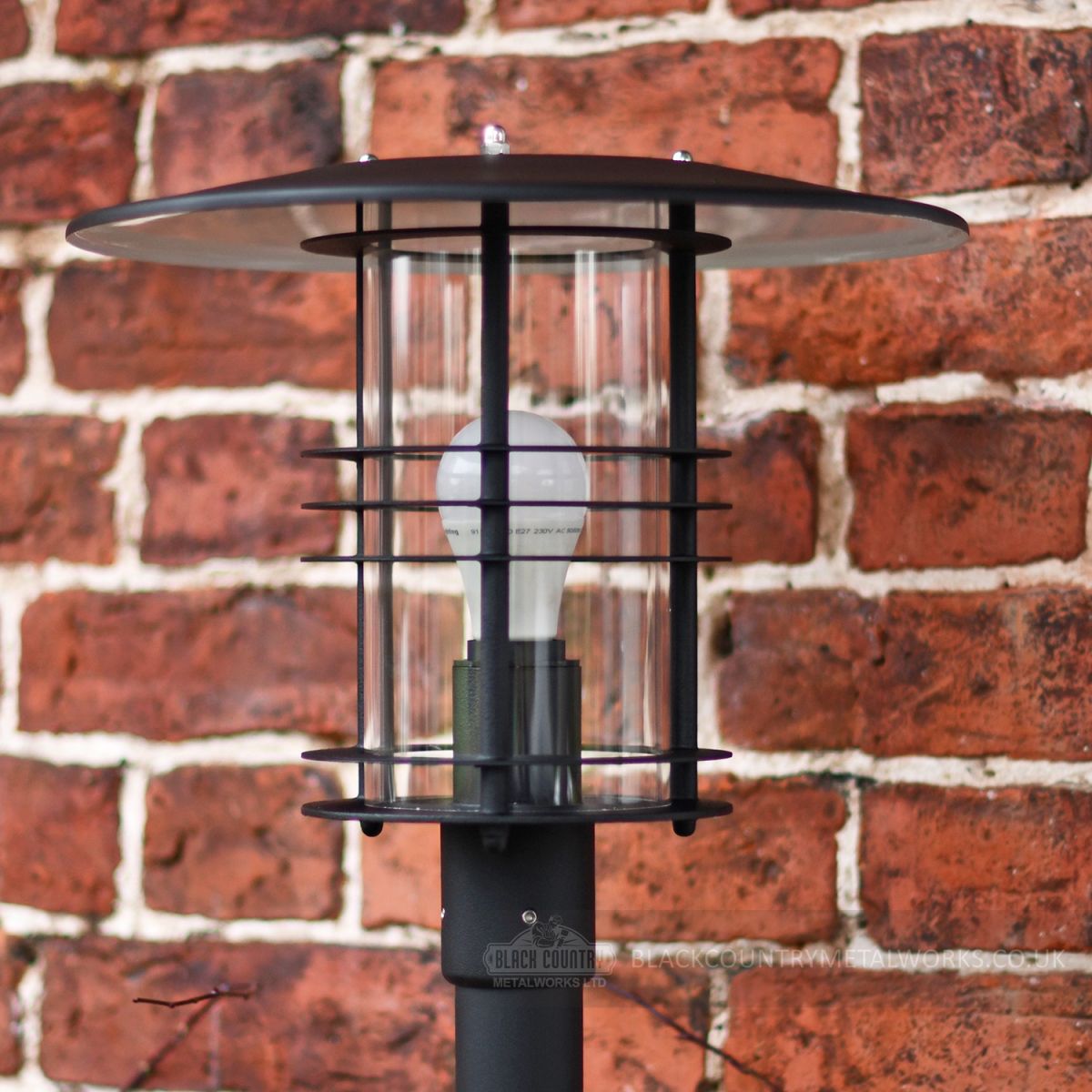 Residential modern lamp post floor standing