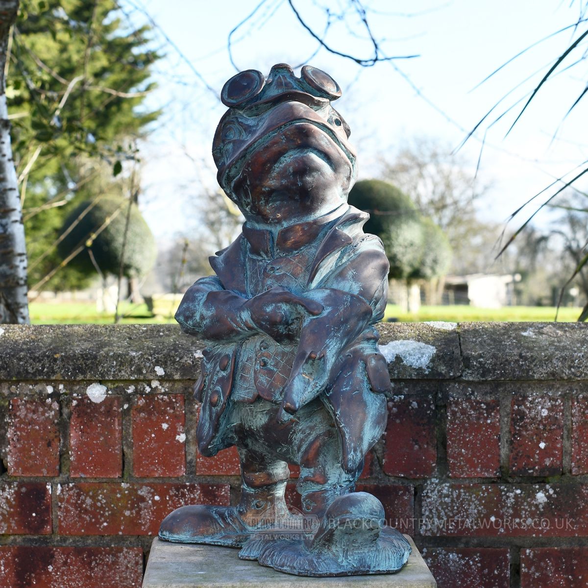 Bronze, Verdigris finished Wind & Willows frog